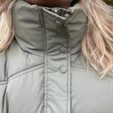 Cassie Pufferjacka - Khaki