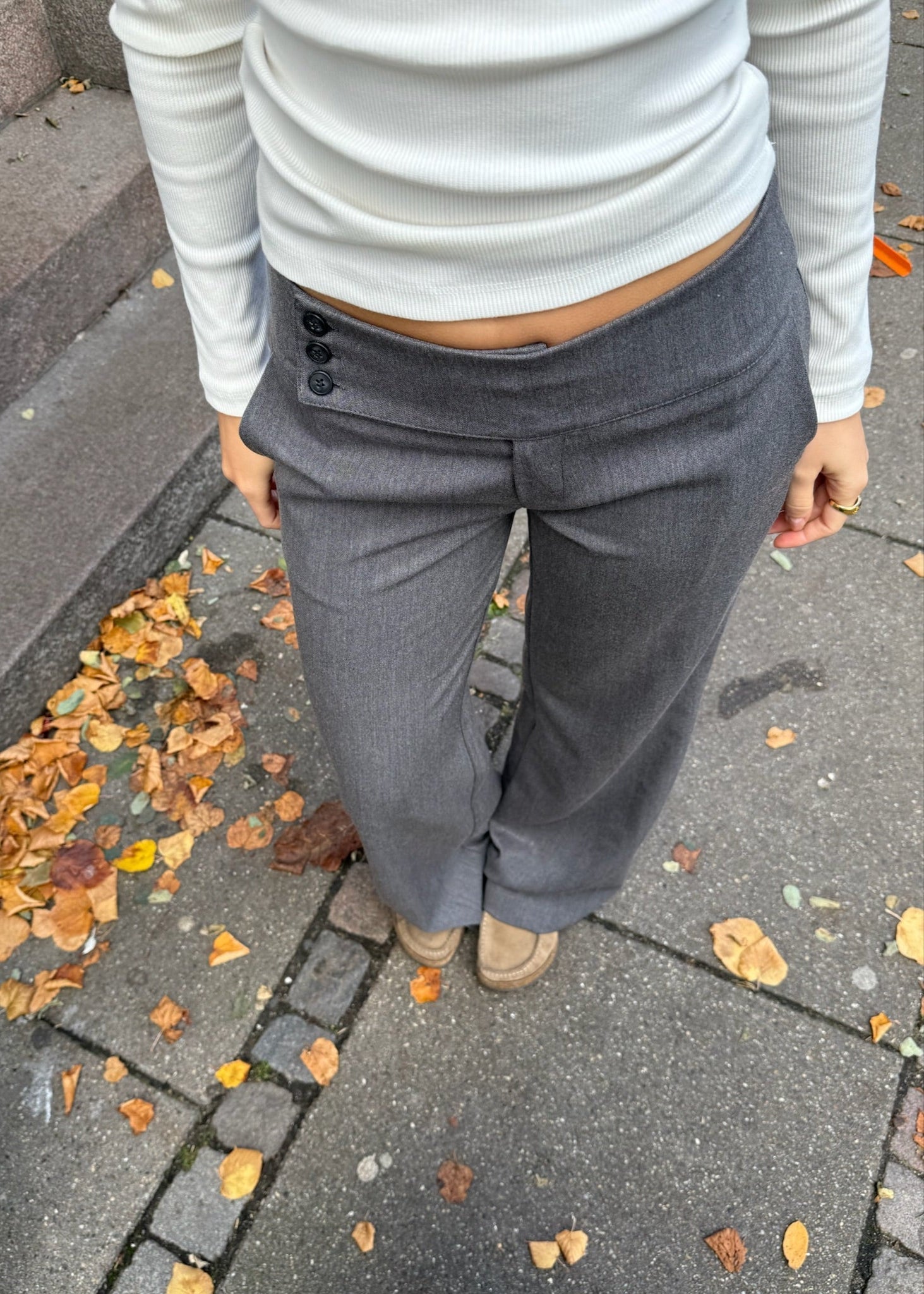 Low Waist Bukser - Grå - ByStenholt.dk