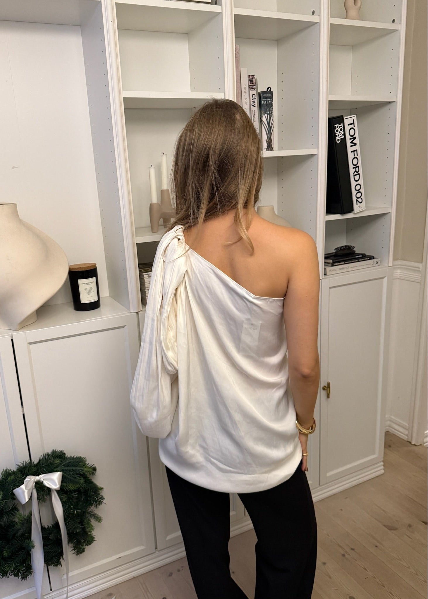 Alessa One Shoulder Bluse - Creme - ByStenholt.dk