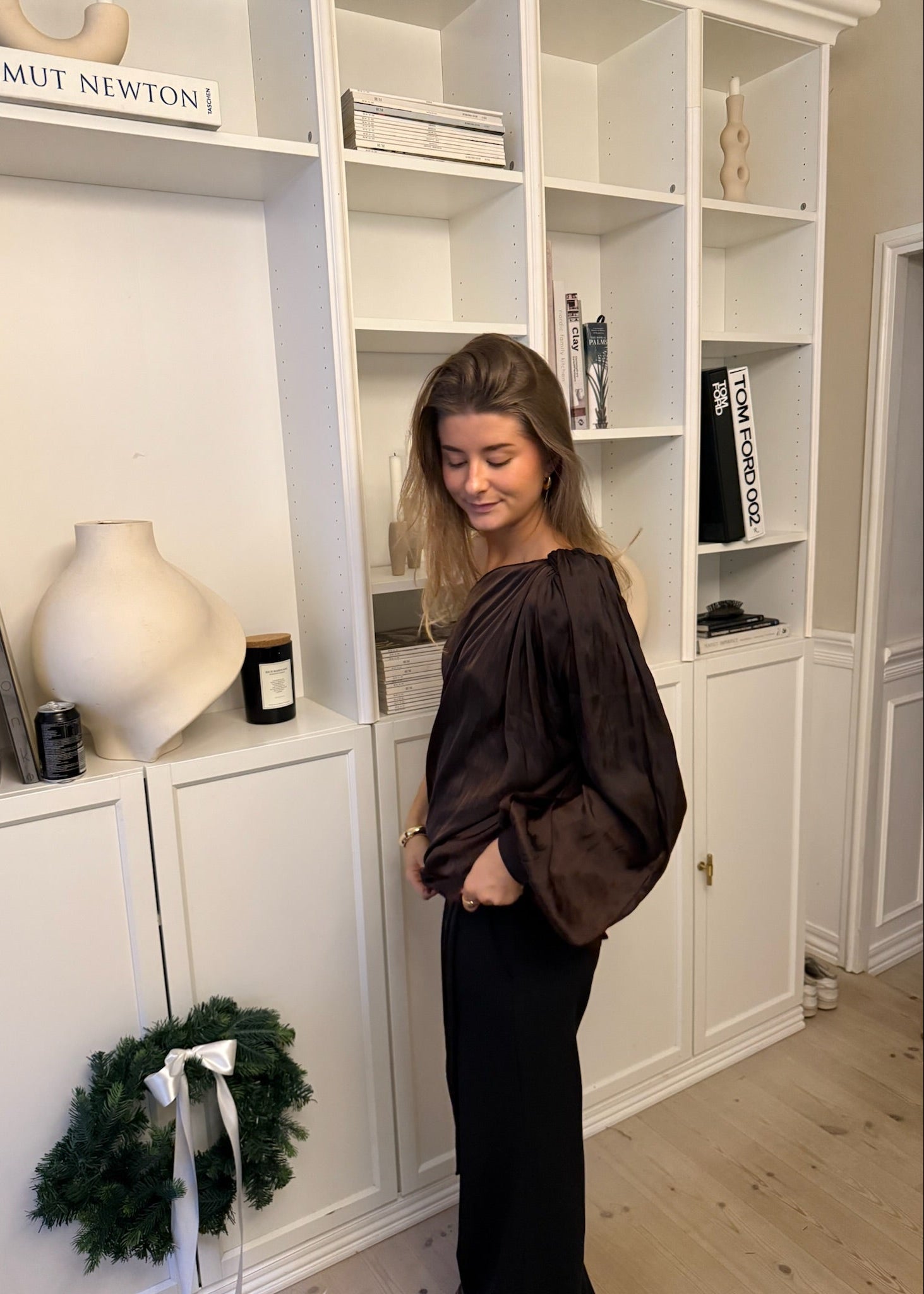 Alessa One Shoulder Bluse - Mørkebrun - ByStenholt.dk