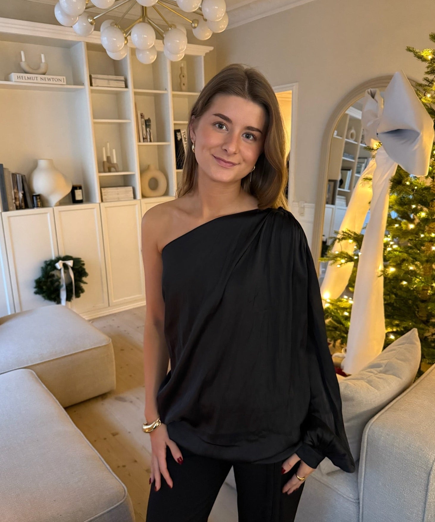 Alessa One Shoulder Bluse - Sort - ByStenholt.dk