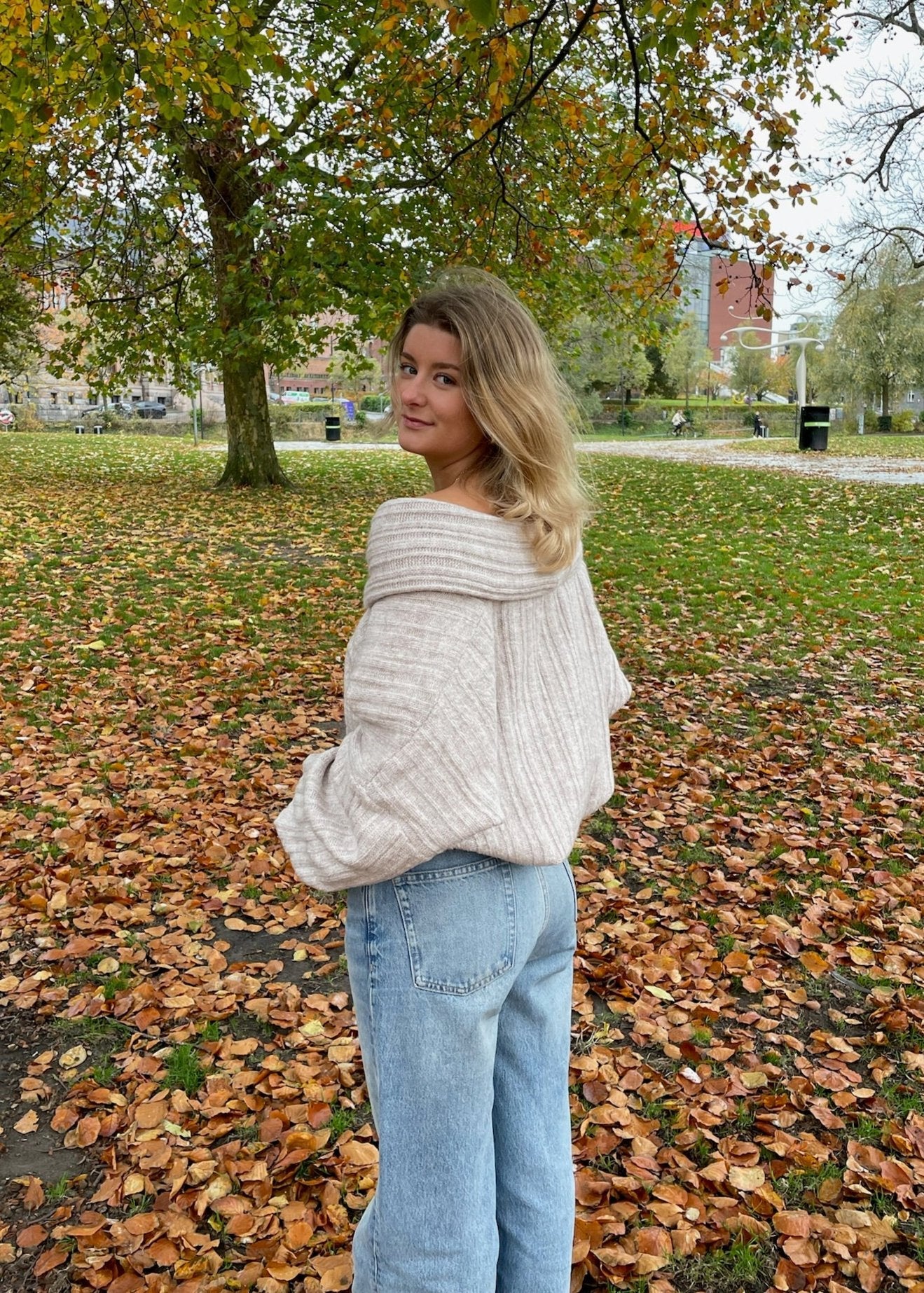 Chunky Off Shoulder Strik - Beige - ByStenholt.dk