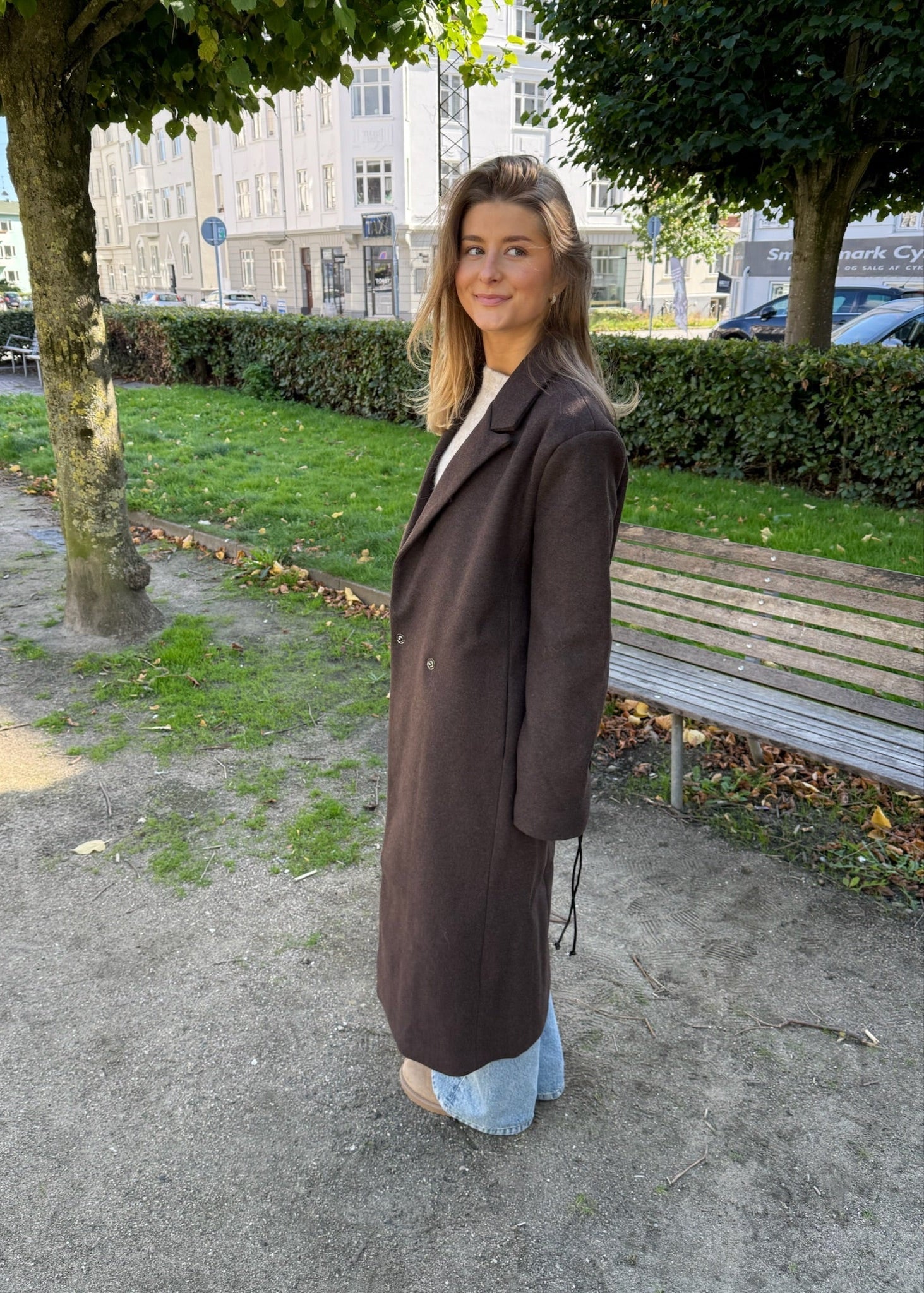 Emma Lang Coat med bælte - Brun - ByStenholt.dk