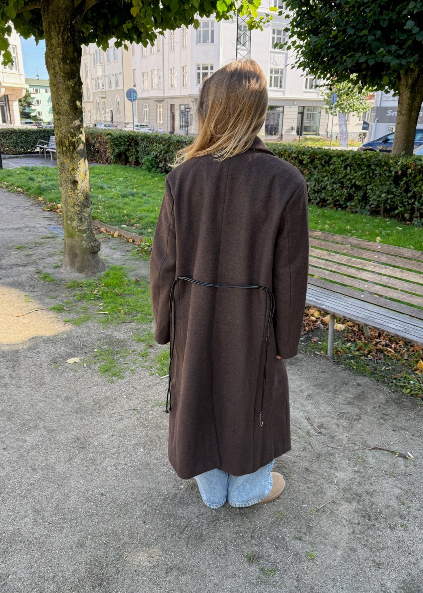 Emma Lang Coat med bælte - Brun - ByStenholt.dk