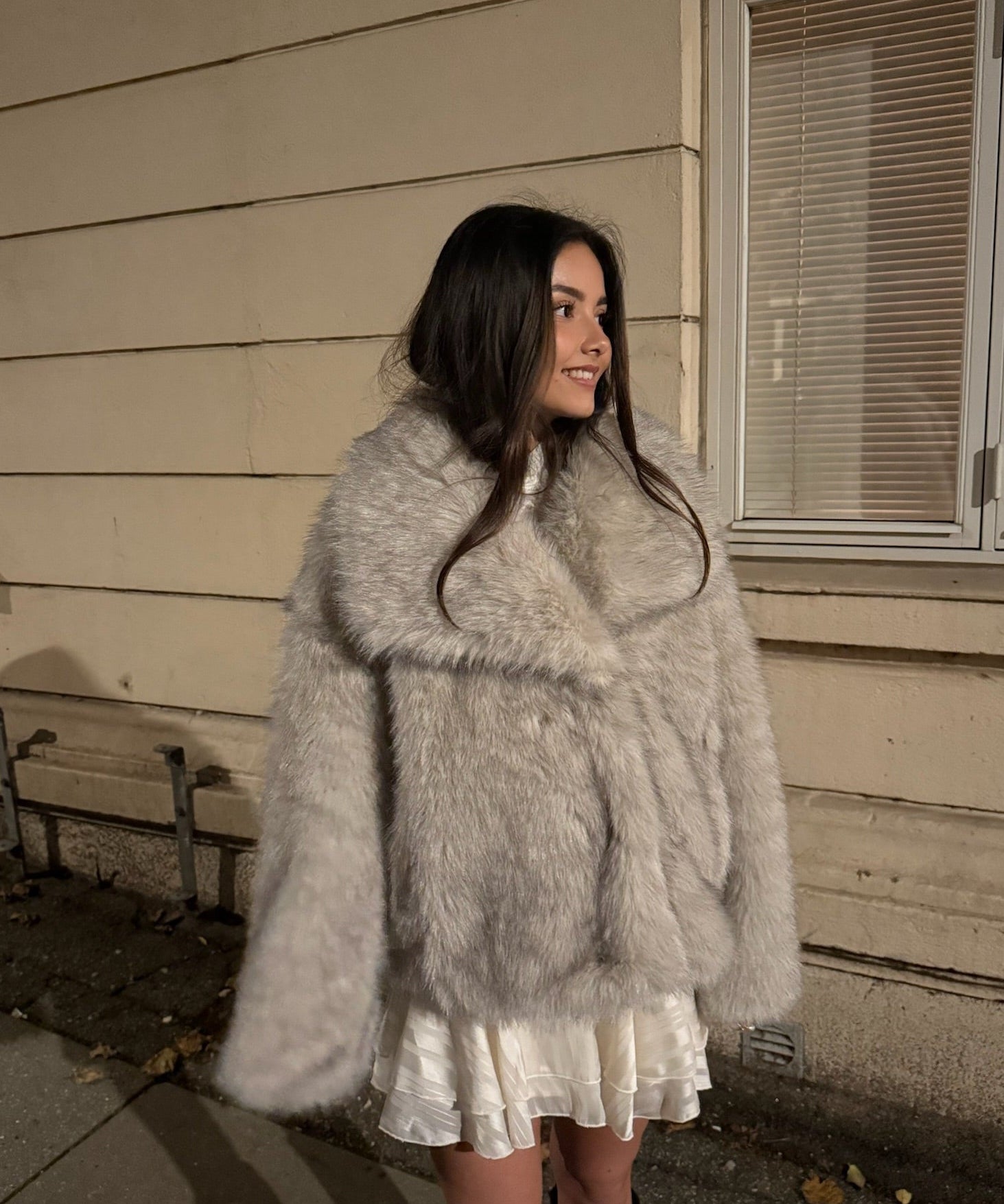 Faux Fur Kort Jakke - Taupe - ByStenholt.dk