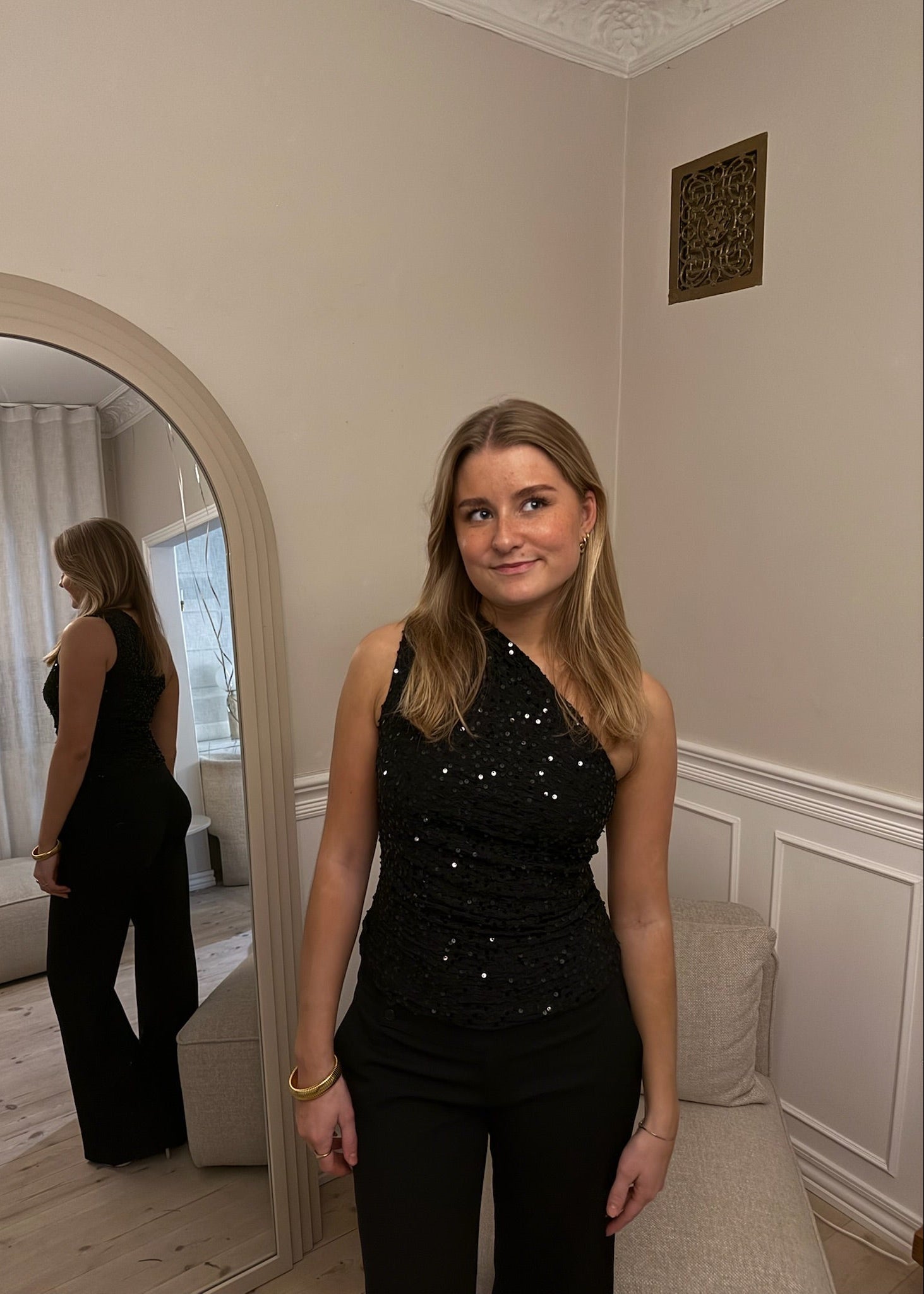 Gia One Shoulder Paillet Top - Sort - ByStenholt.dk