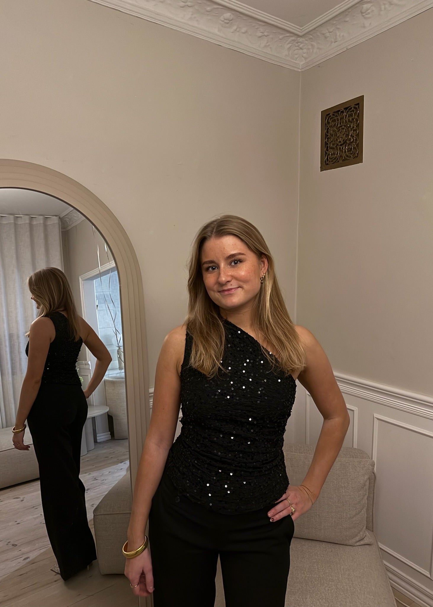 Gia One Shoulder Paillet Top - Sort - ByStenholt.dk