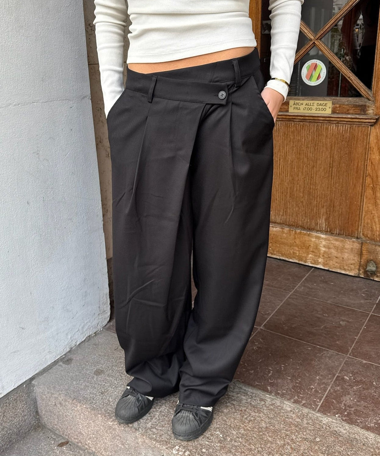 Ida Bukser med Crossover - Sort - ByStenholt.dk