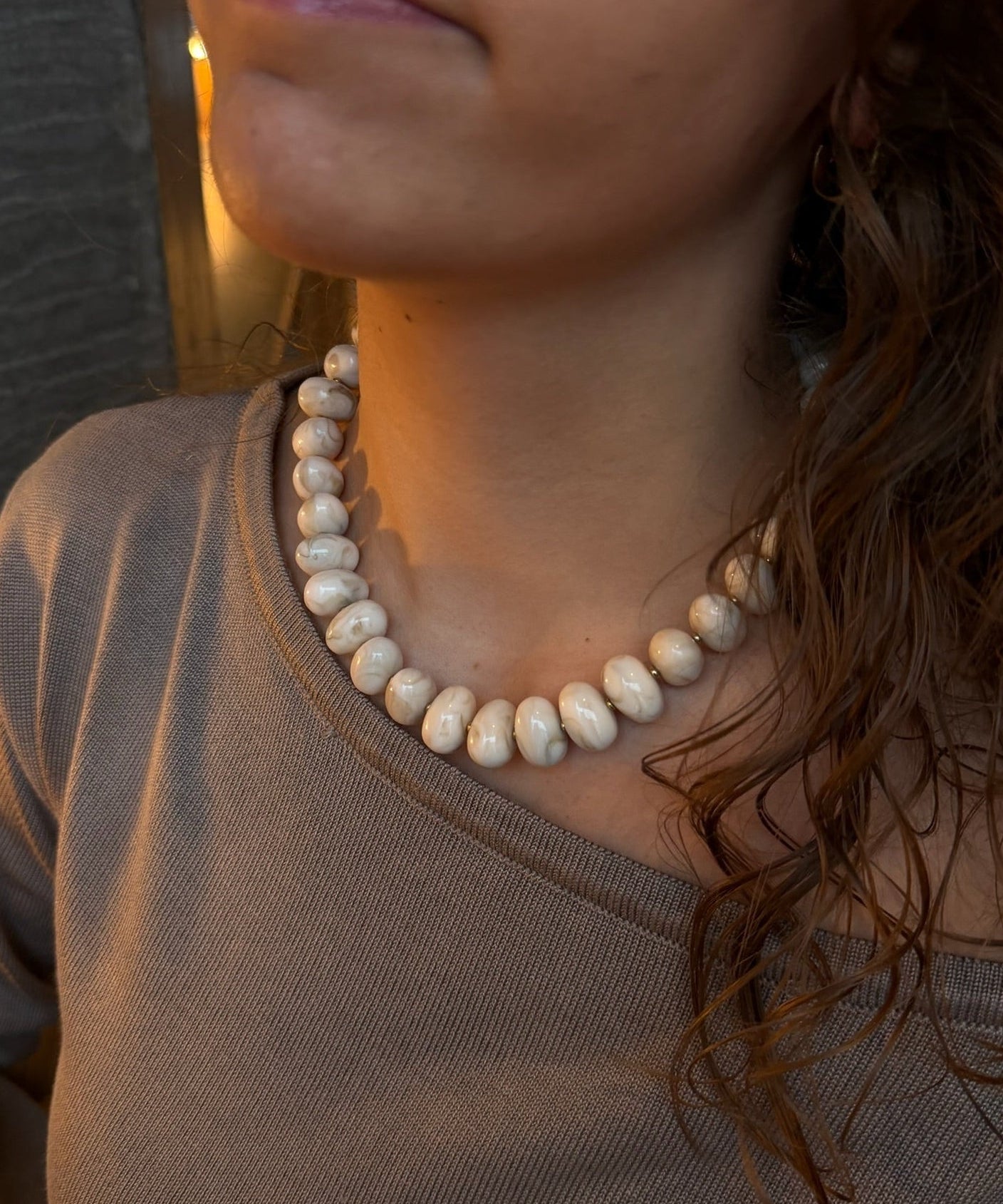 Leah Perlehalskæde - Beige - ByStenholt.dk