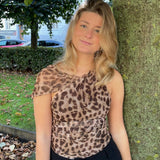 Leopard Asymmetrisk Top - ByStenholt.dk