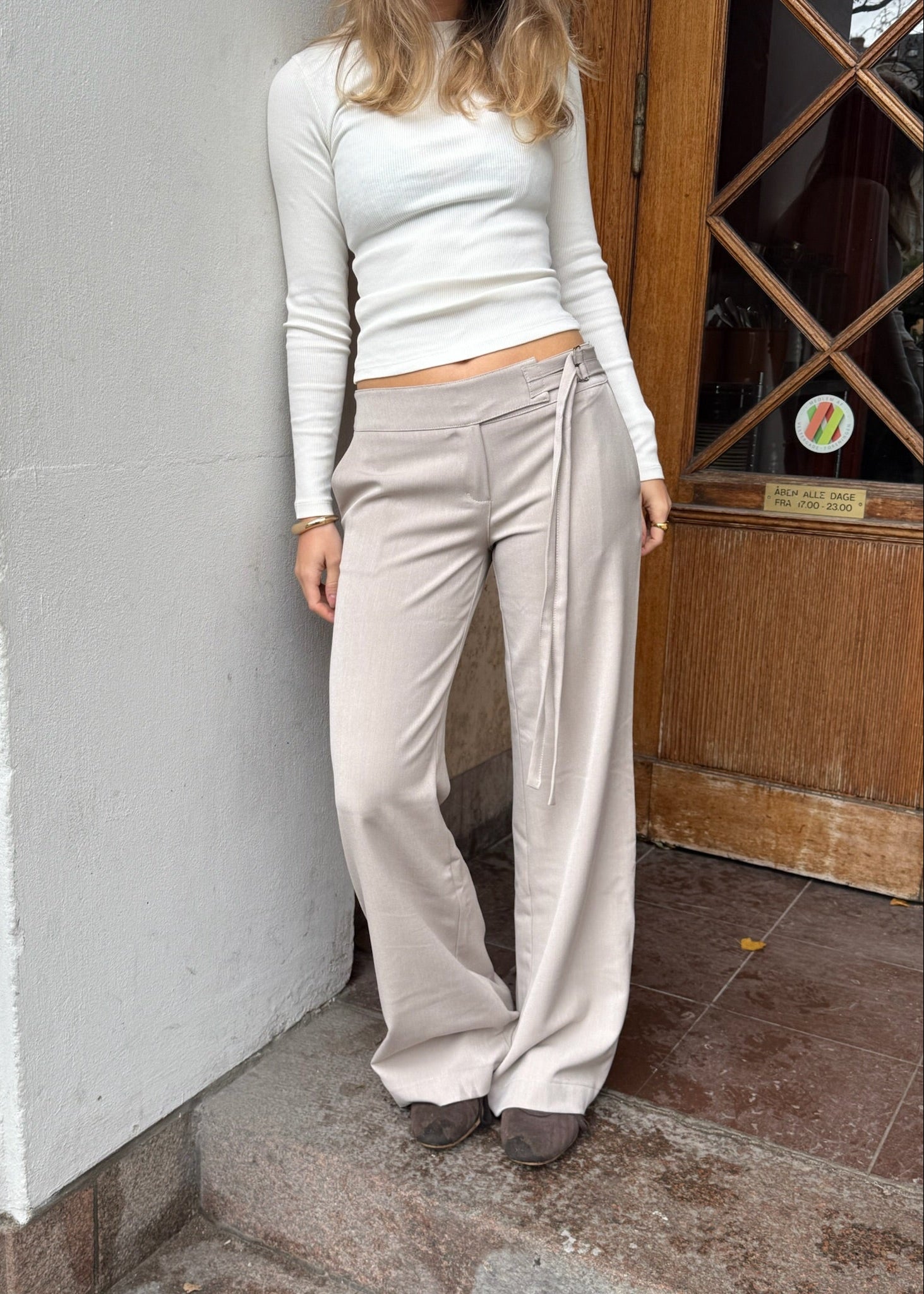 Low Waist Bukser med Spænde - Taupe - ByStenholt.dk