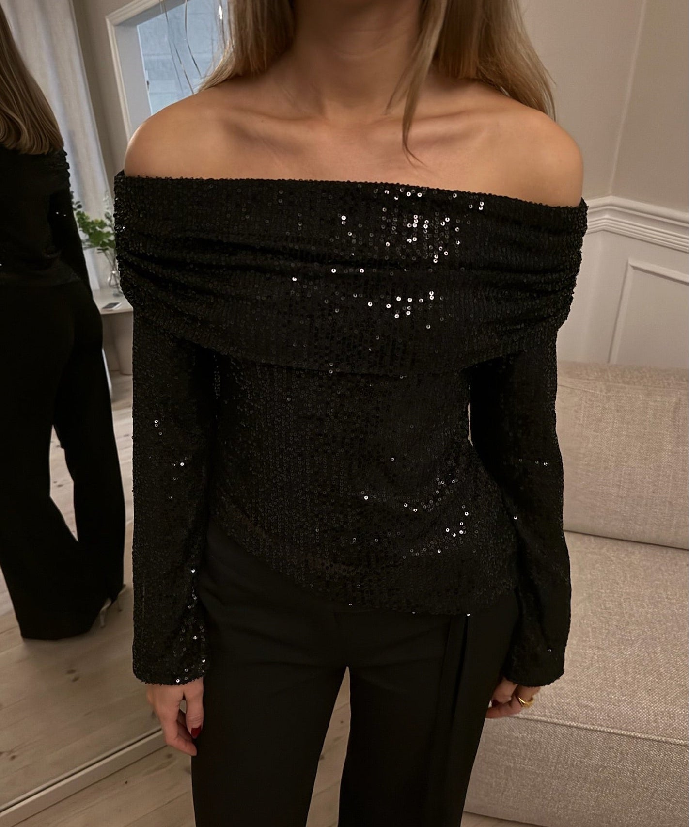 Lumi Paillet Off Shoulder Bluse - Sort - ByStenholt.dk