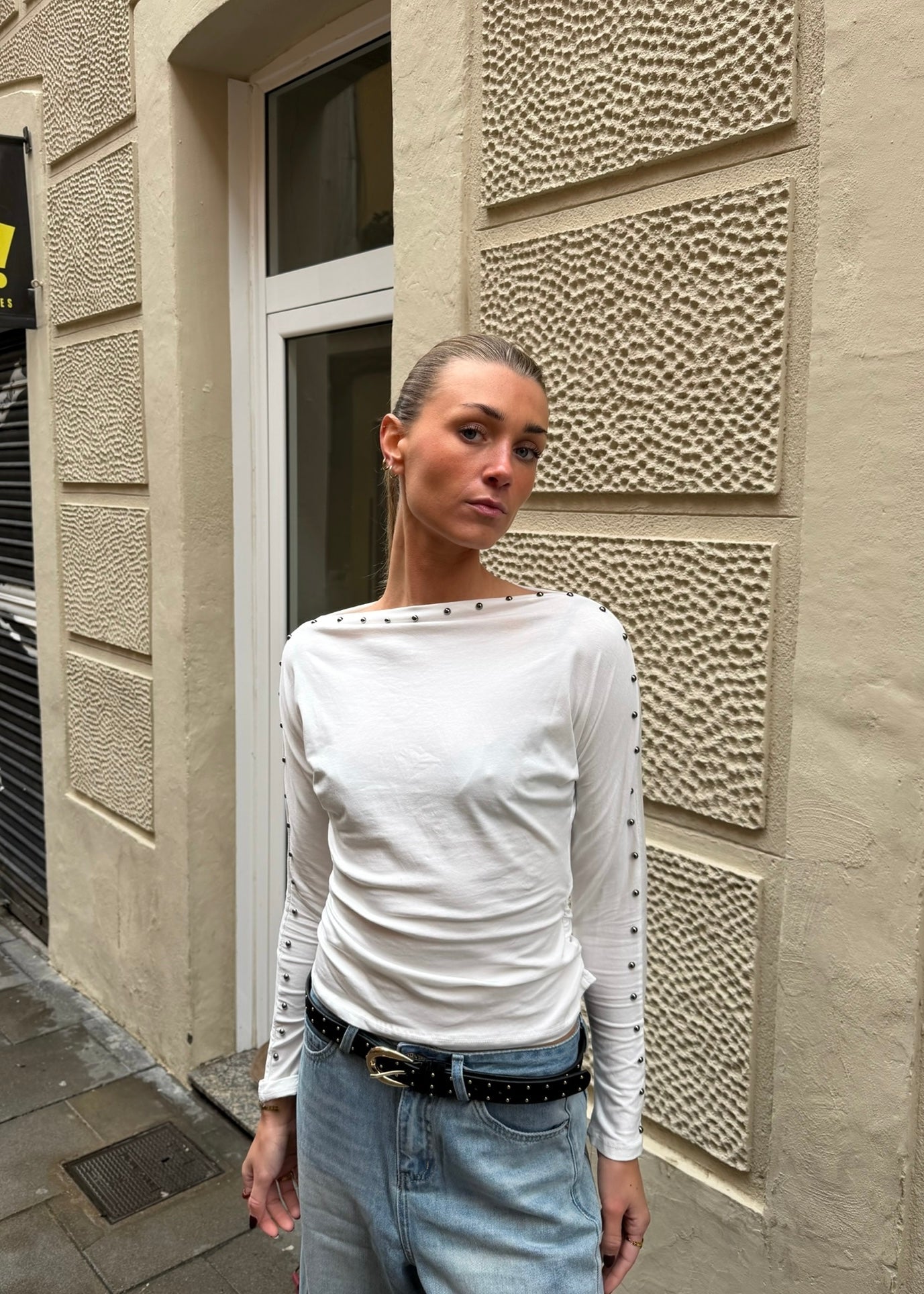 Nova Bluse med Nitter - Hvid - ByStenholt.dk