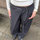 Nula Bukser med Crossover og Spænde - Mørkegrå - ByStenholt.dk