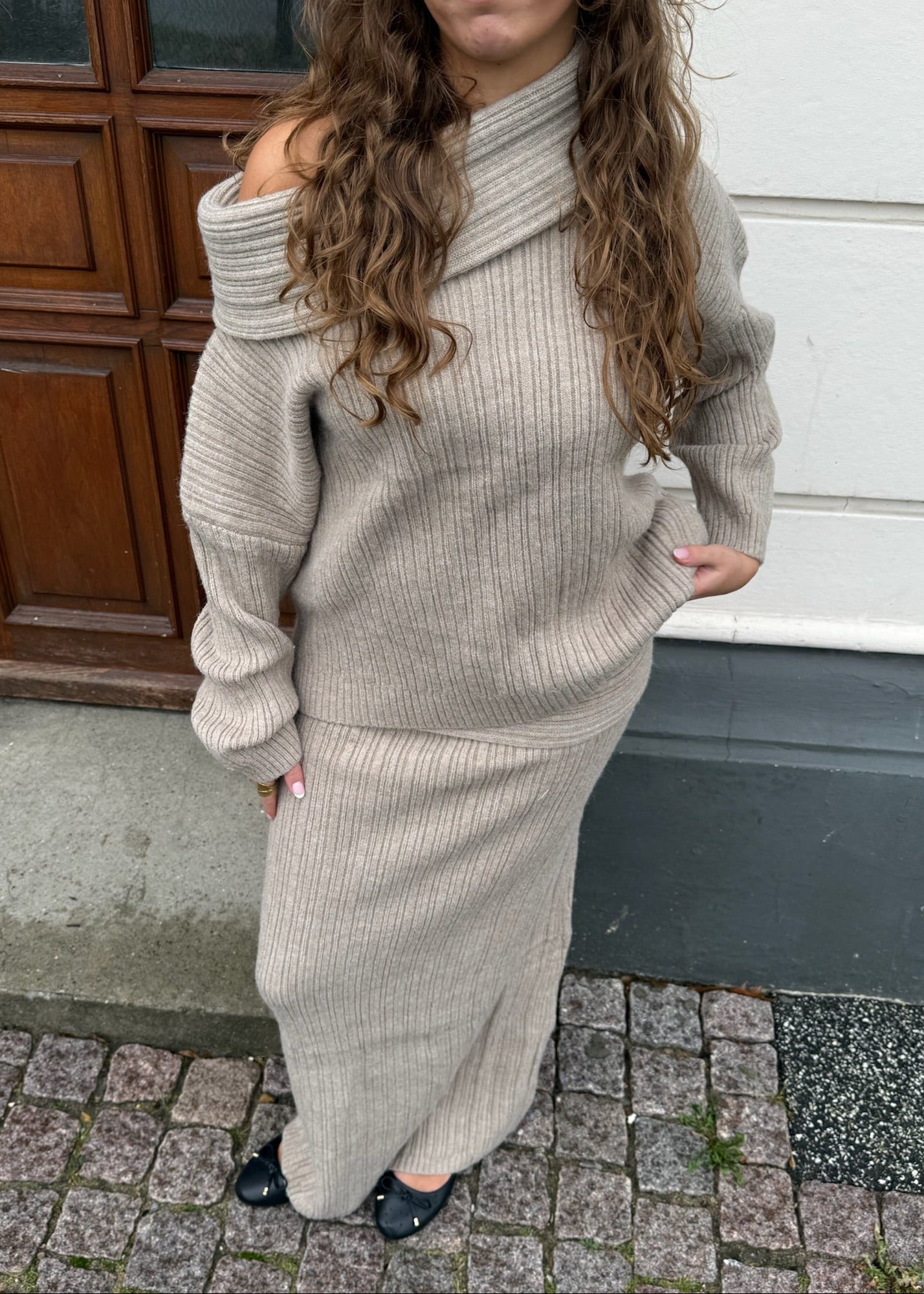 Off Shoulder Strik Sæt - Beige - ByStenholt.dk