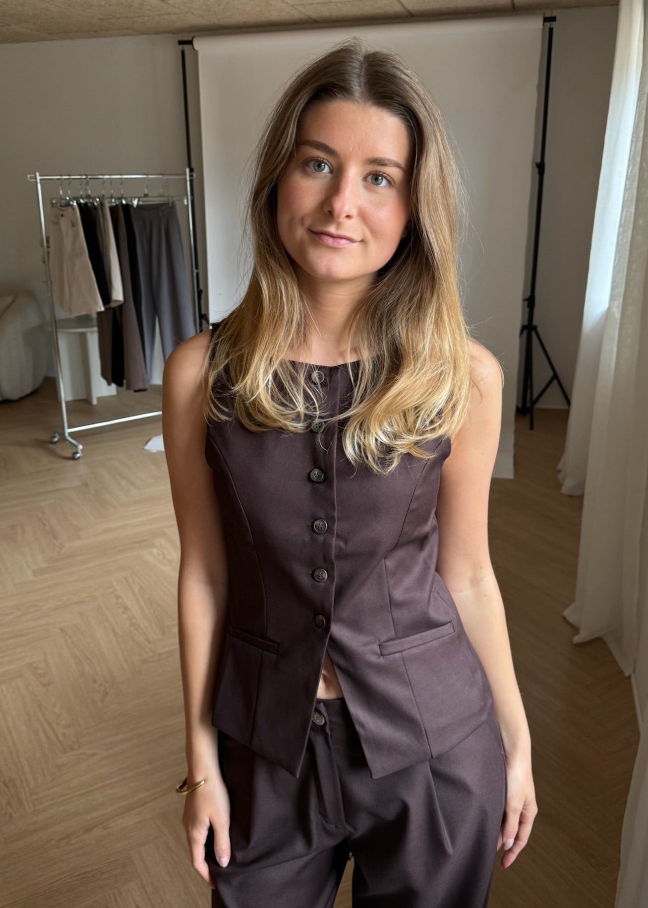 Sira Vest - Chokolade Brun - ByStenholt.dk